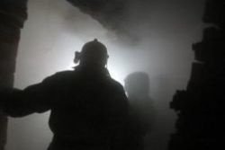 Спасатели МЧС России ликвидировали пожар в муниципальном многоквартирном жилом доме в Ленинск-Кузнецком ГО