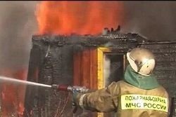 Спасатели МЧС России ликвидировали пожар в частной хозяйственной постройке в Топкинском МО