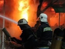 Спасатели МЧС России ликвидировали пожар в частном жилом доме и хозяйственной постройке в Топкинском МО